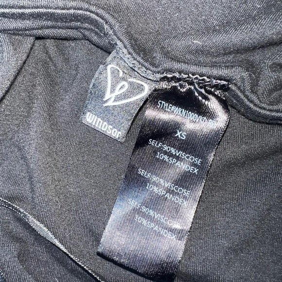 Perfect little black dress Black bodycon midi dress with square neckline - Picture 3 of 3